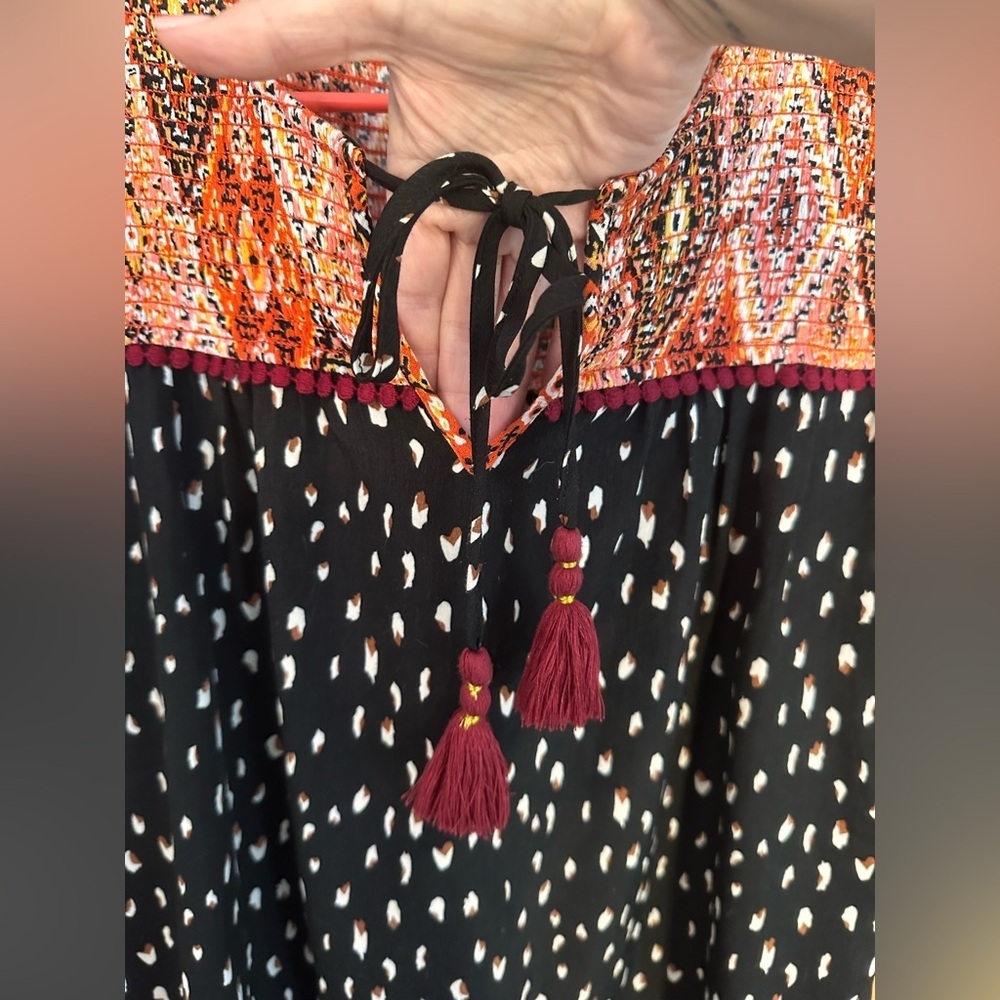 THML Short Sleeve Blouse Black W/White Spots & A Rust Rouched Accent Sz Large - Picture 5 of 8